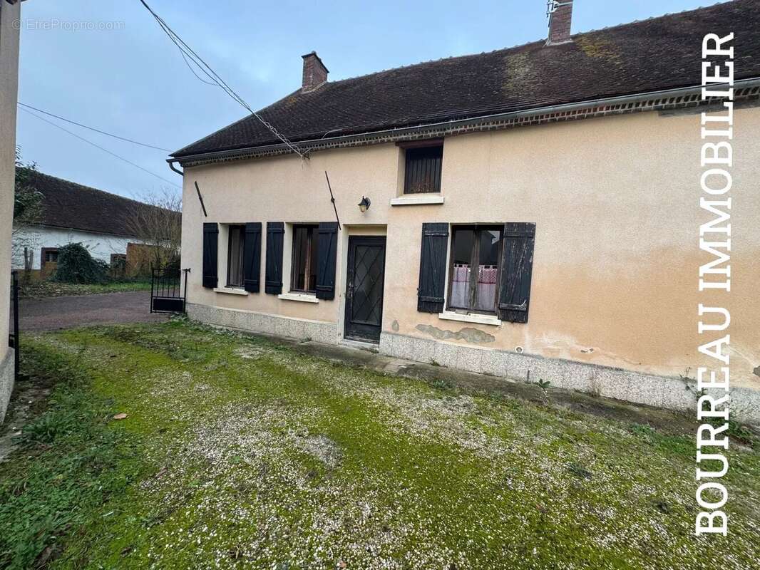 Maison à LA CELLE-SAINT-CYR