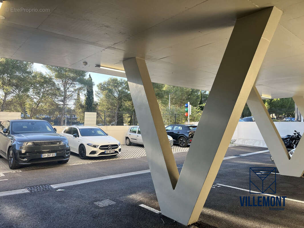 Commerce à SAINT-JEAN-DE-VEDAS