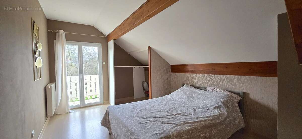 Maison à CHALLES-LES-EAUX