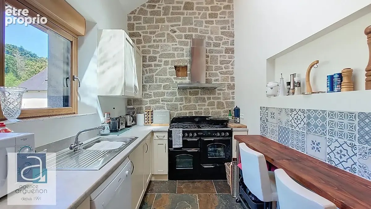 EXCLUSIVITE Cadre exceptionnel en bordure de rivière, dépendances - photo 5