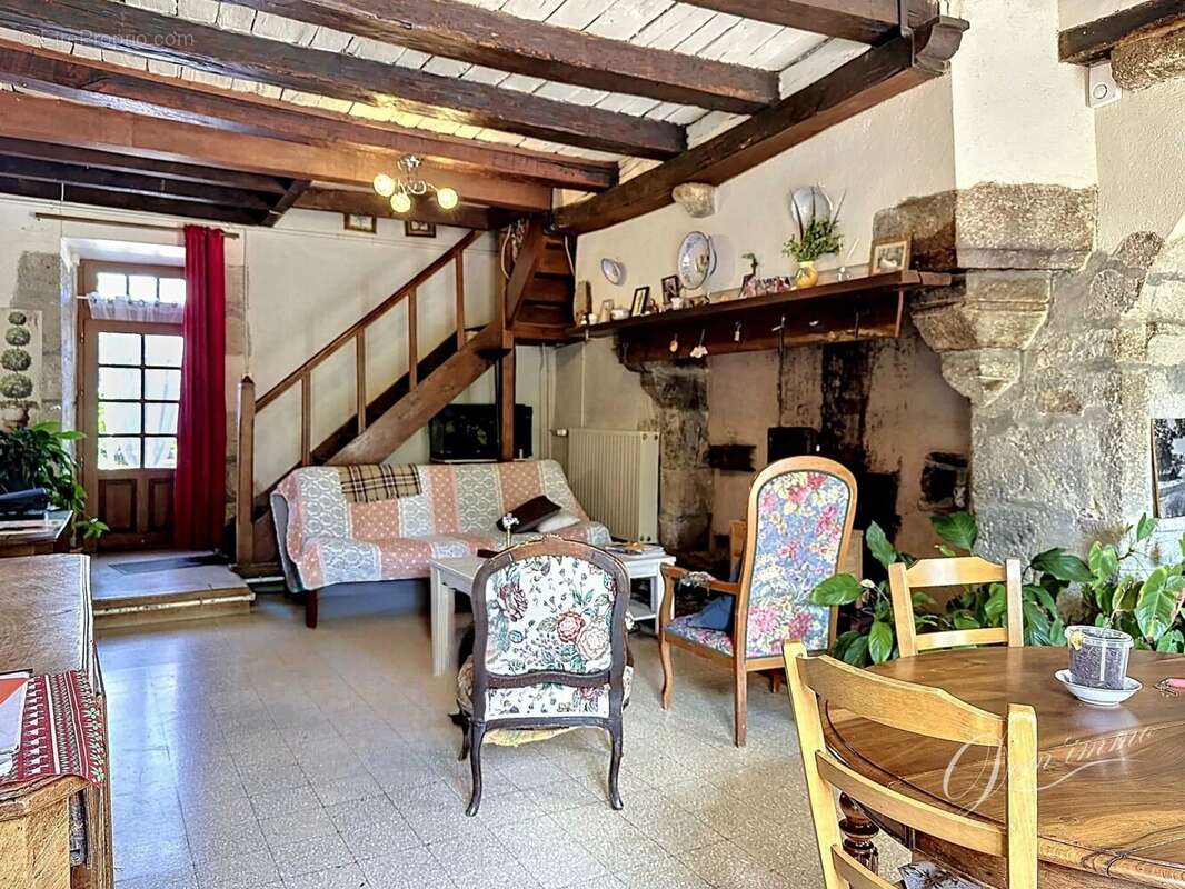 Maison à VIC-SOUS-THIL