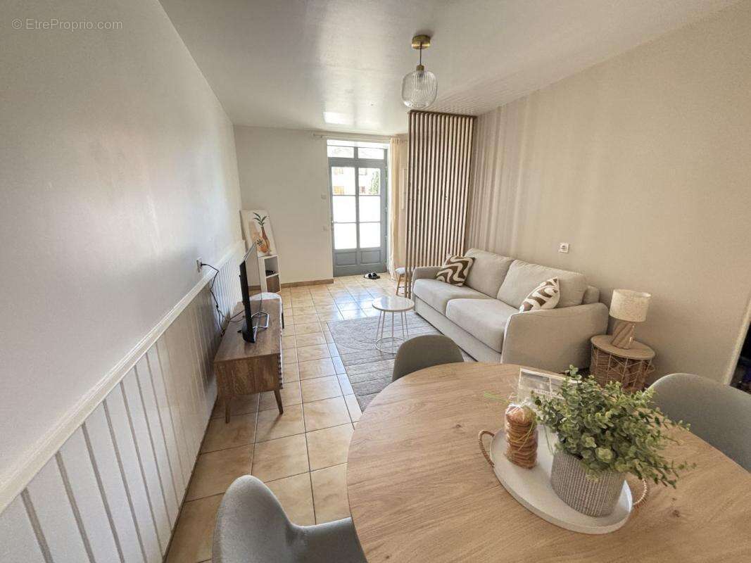 Appartement à NEUVILLE-LES-DAMES