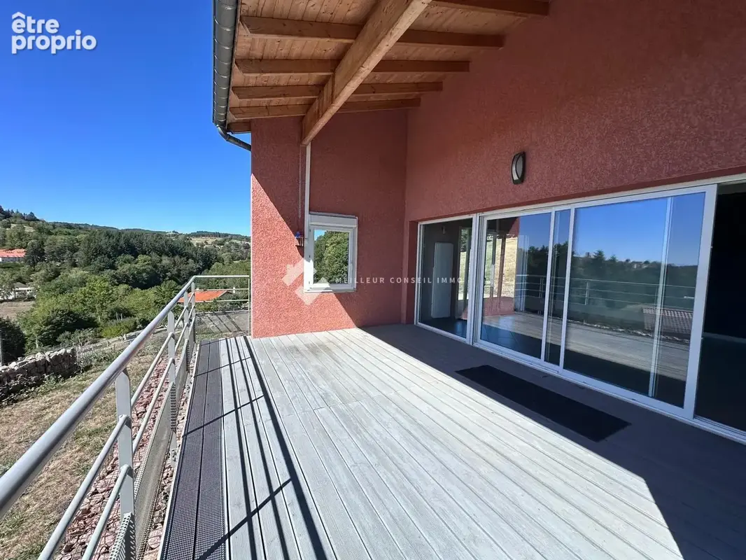 Photo Maison à Saint-Remy-Sur-Durolle au prix de 365 000€