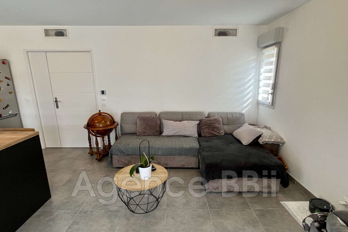 Appartement à CHATEAUNEUF-VILLEVIEILLE