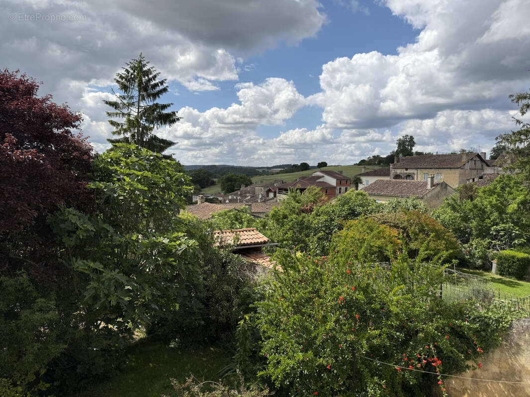 Maison à MEZIN