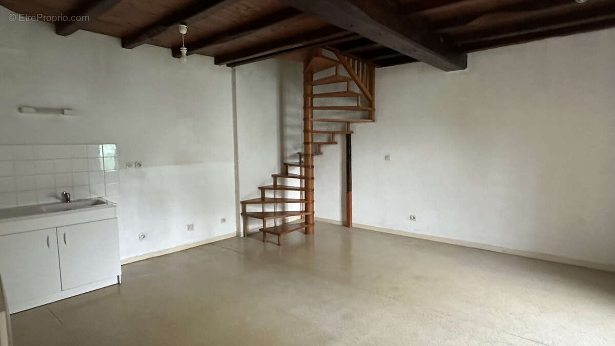 Maison à SAINT-JEAN-D'ANGELY