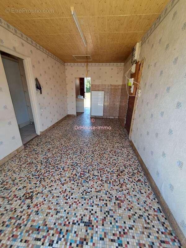 Maison 103 m² à Saint-Denis-Du-Payre  - photo 7