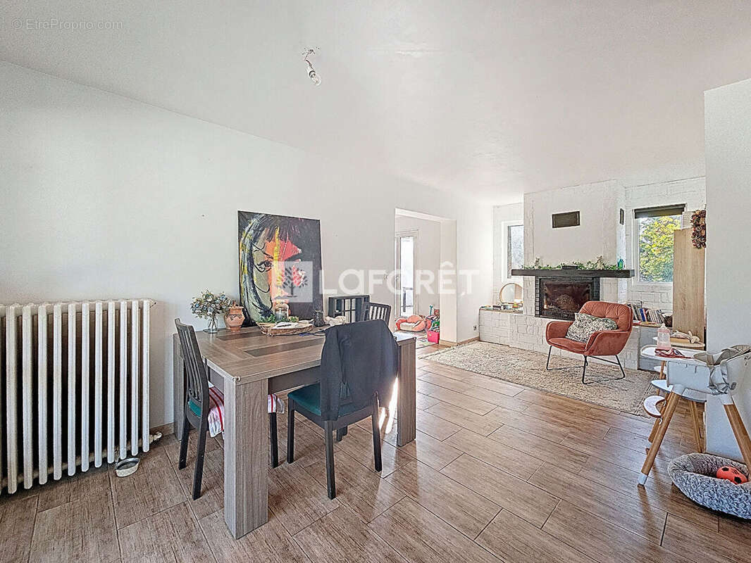 Maison à LA VILLE-DU-BOIS