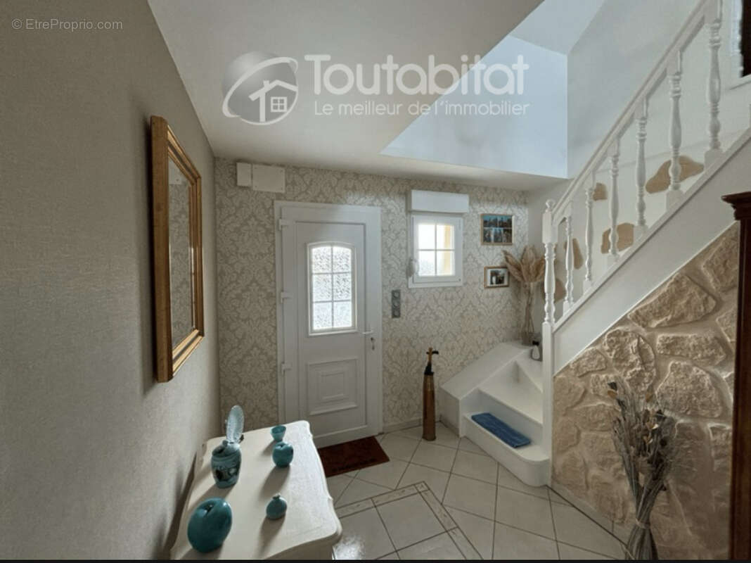 Maison à NEUVILLE-LEZ-BEAULIEU