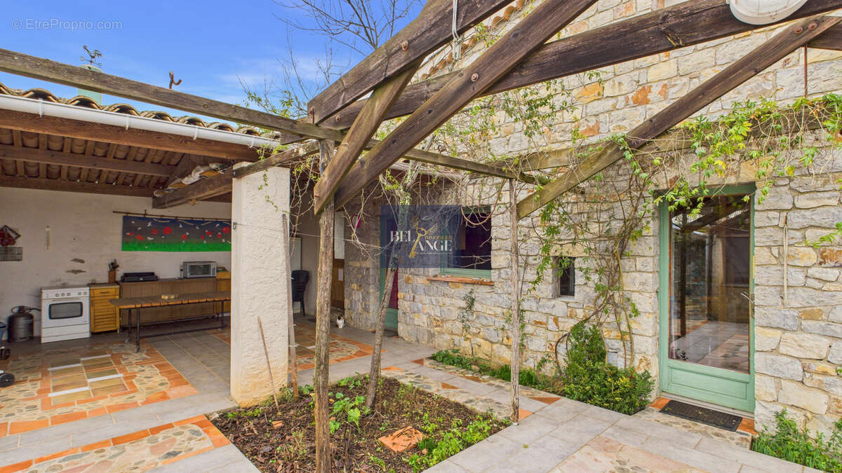 Maison à SAINT-ANDRE-DE-CRUZIERES