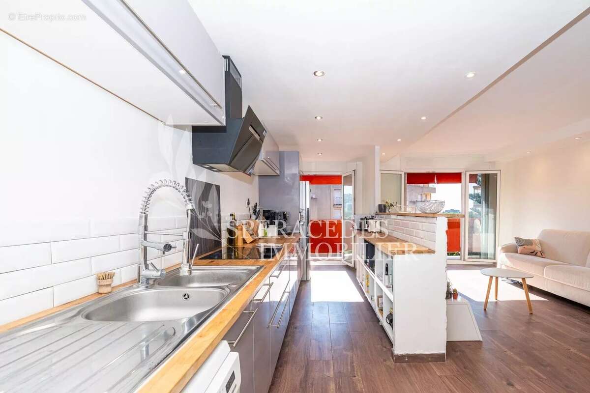 Appartement à SAINT-LAURENT-DU-VAR