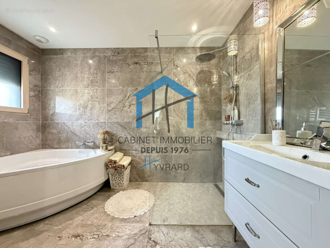 SAINT-CHAMOND   SECTEUR PRISÉ DE CHAVANNE Villa contemporaine de 175 m2 avec piscine - photo 10