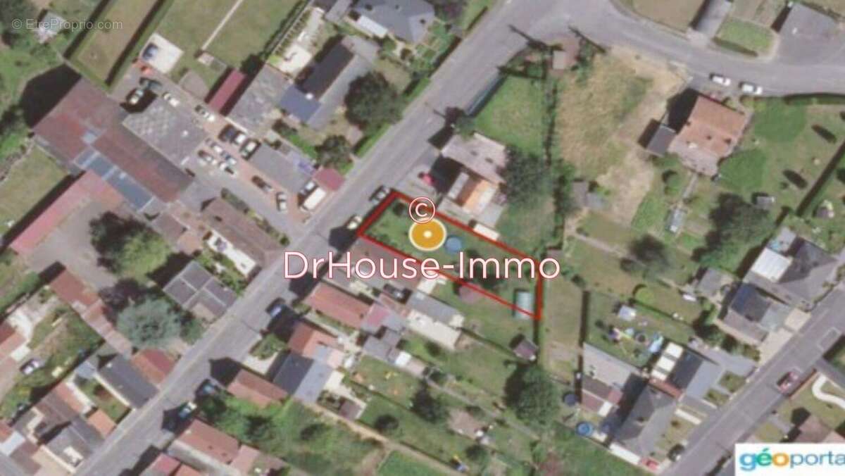 Terrain à AVESNES-LE-SEC