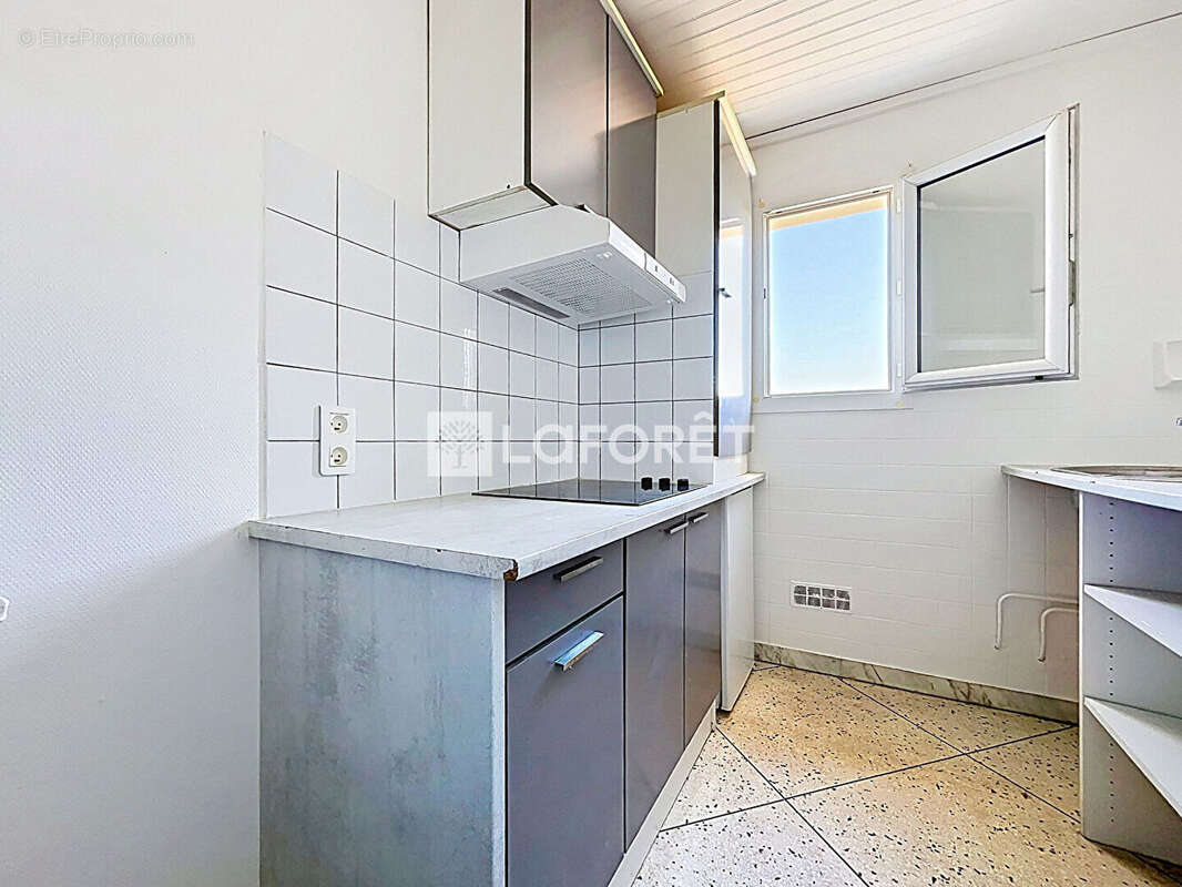 Studio 30 m² avec balcon, parking et cellier - Quartier Estanove - photo 4