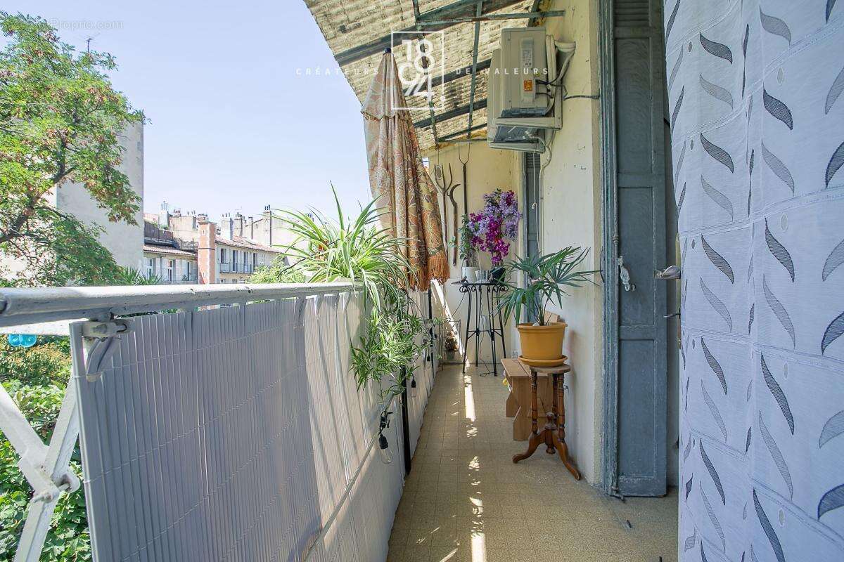 Appartement T3 à vendre Marseille Réformés(13001)  70 m²  Balcon I Calme - photo 9