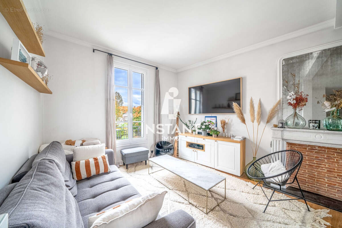 Appartement à PARIS-16E