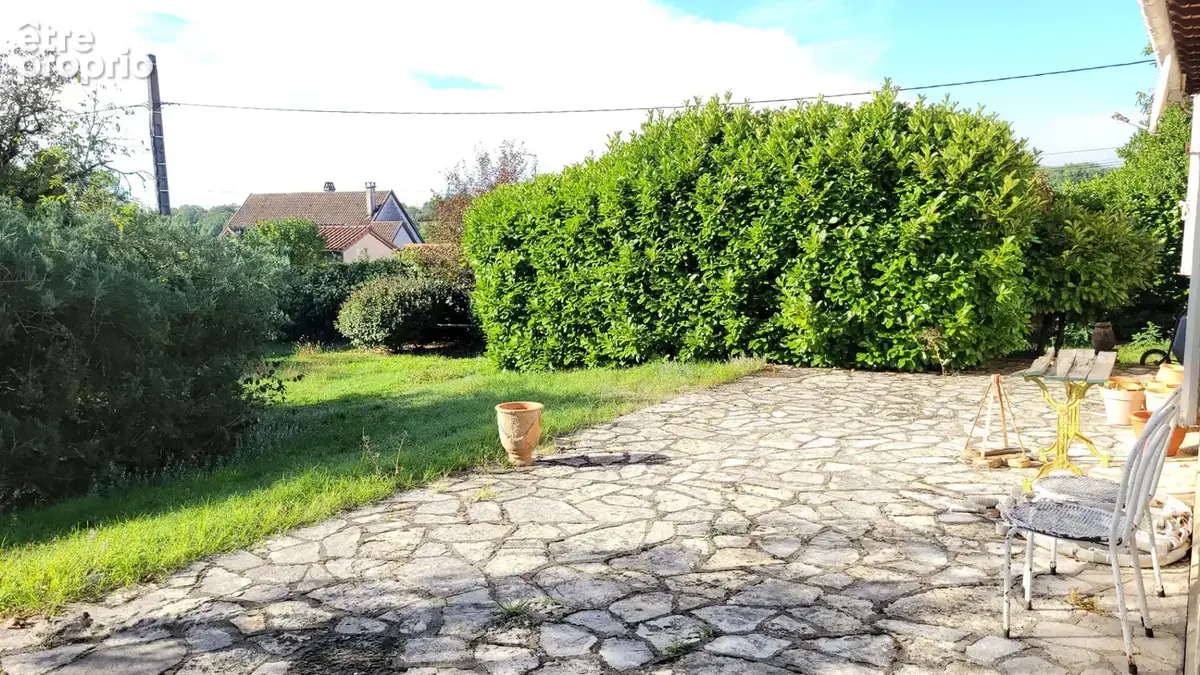 Propriété de caractère avec grand jardin privatif, à seulement 5 minutes  de Villefranche de Rouergue. - photo 28