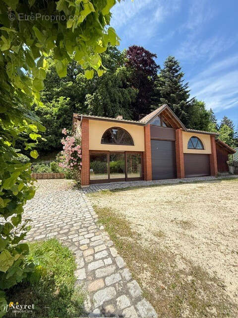 Maison à SAINT-BONNET-LE-CHATEAU