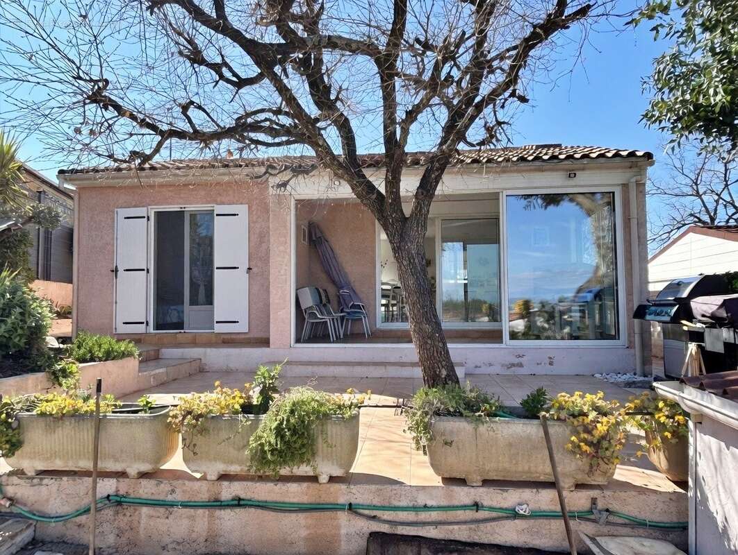 Maison à ROQUEBRUNE-SUR-ARGENS