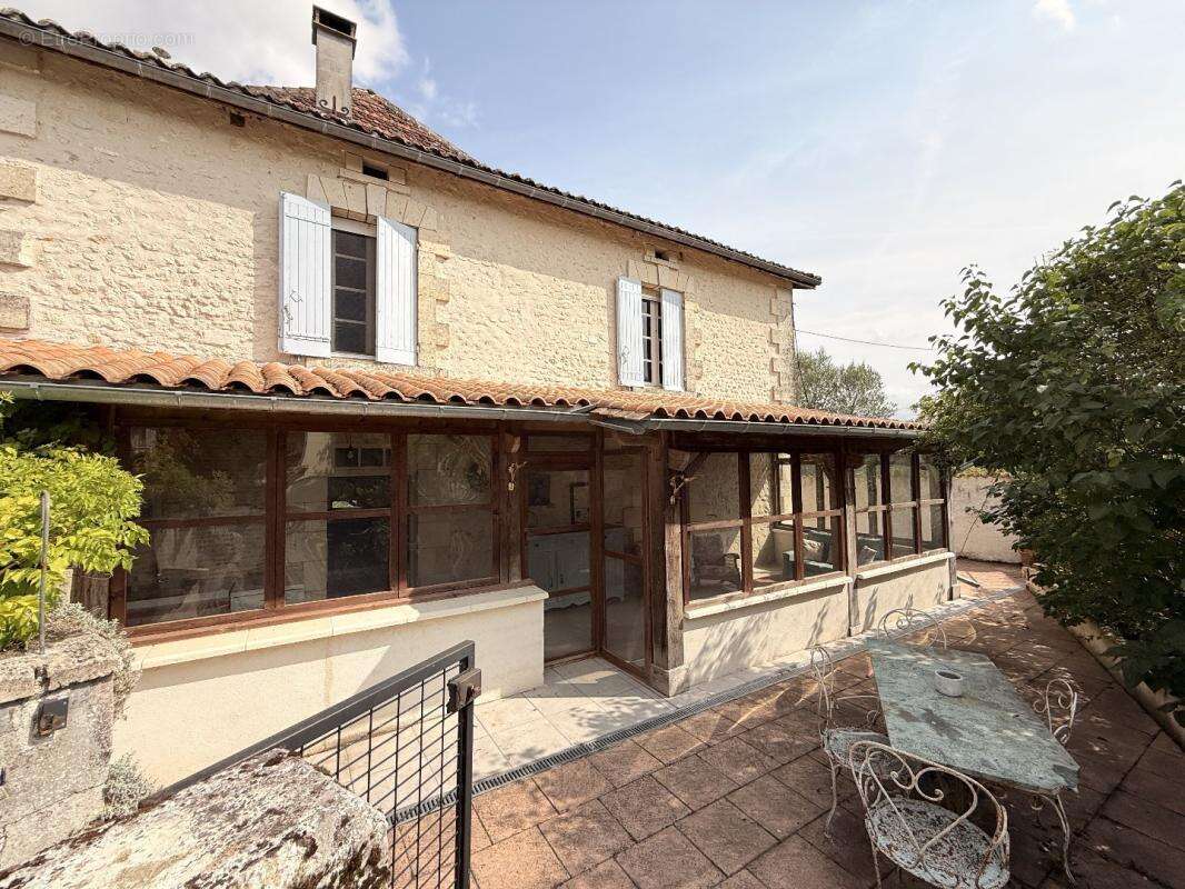 Maison à AUBETERRE-SUR-DRONNE