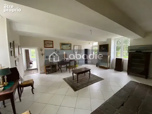 Proche toutes commodités, belle maison en pierres de 188m2, terrain de 3946m2 (possibilité plus). - photo 7