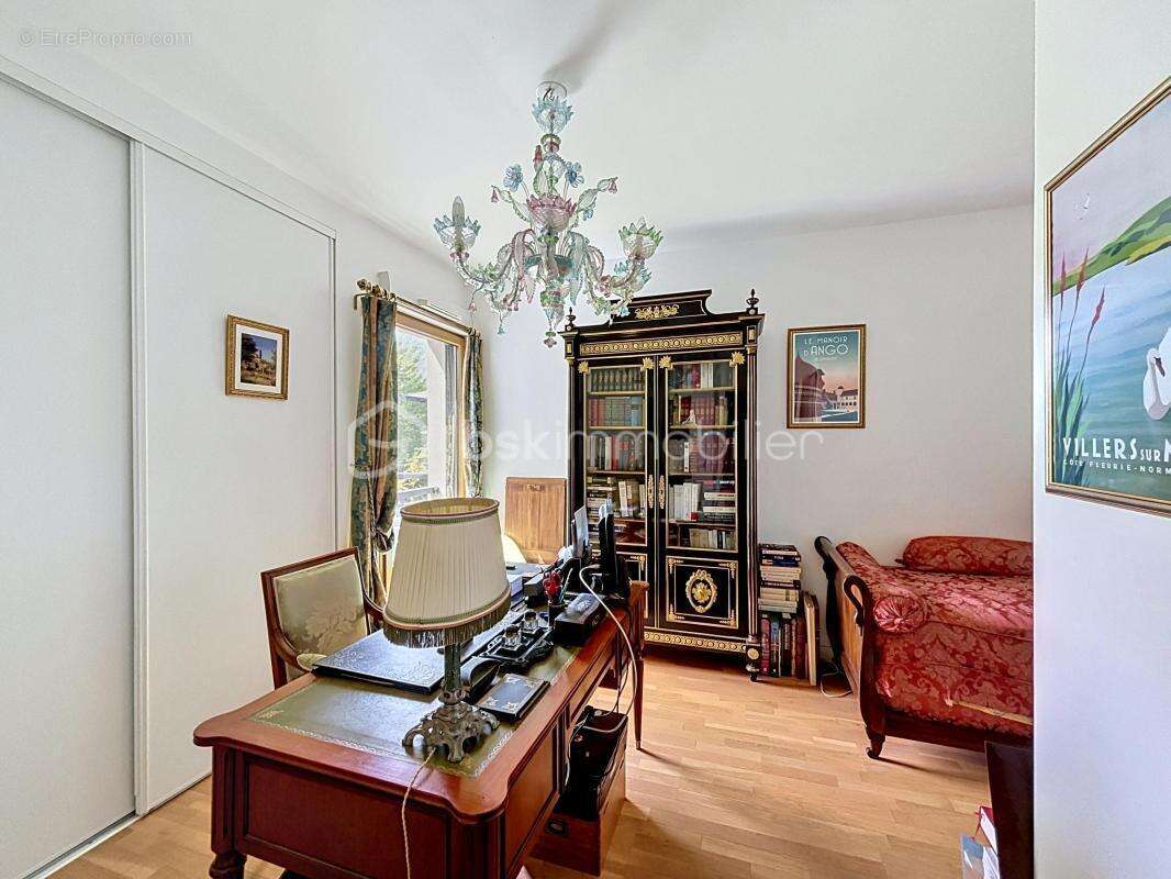 Appartement à MARNES-LA-COQUETTE