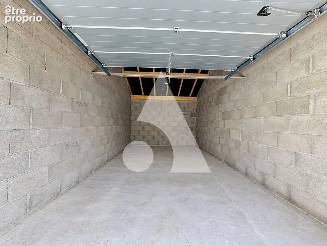 Maison ancienne de caractère avec double garage et beau potentiel - La Saulce (05) ! - photo 11