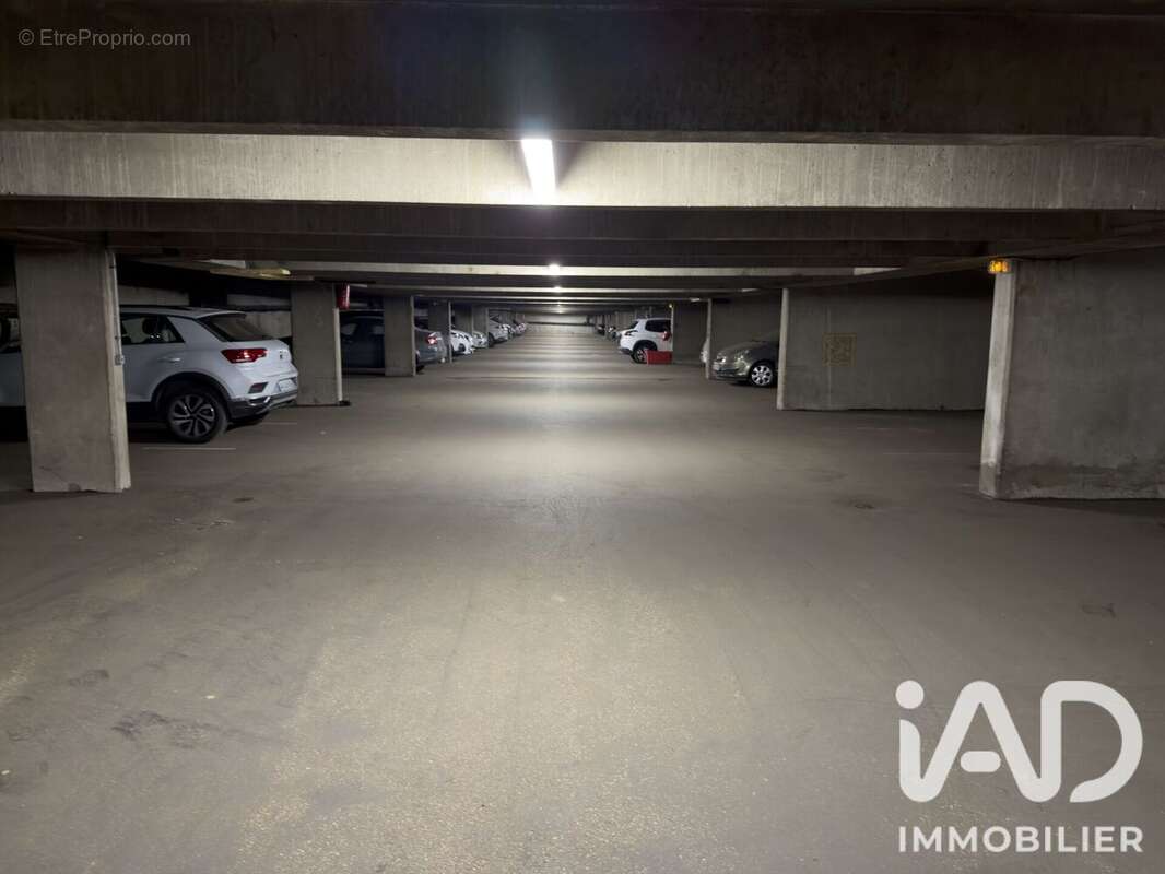 Parking 10 m² à Ivry-Sur-Seine  - photo 2