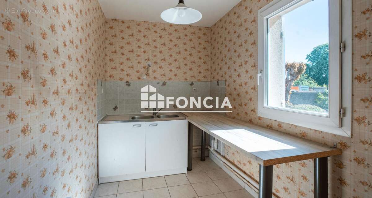 Appartement à LE MESNIL-SAINT-DENIS