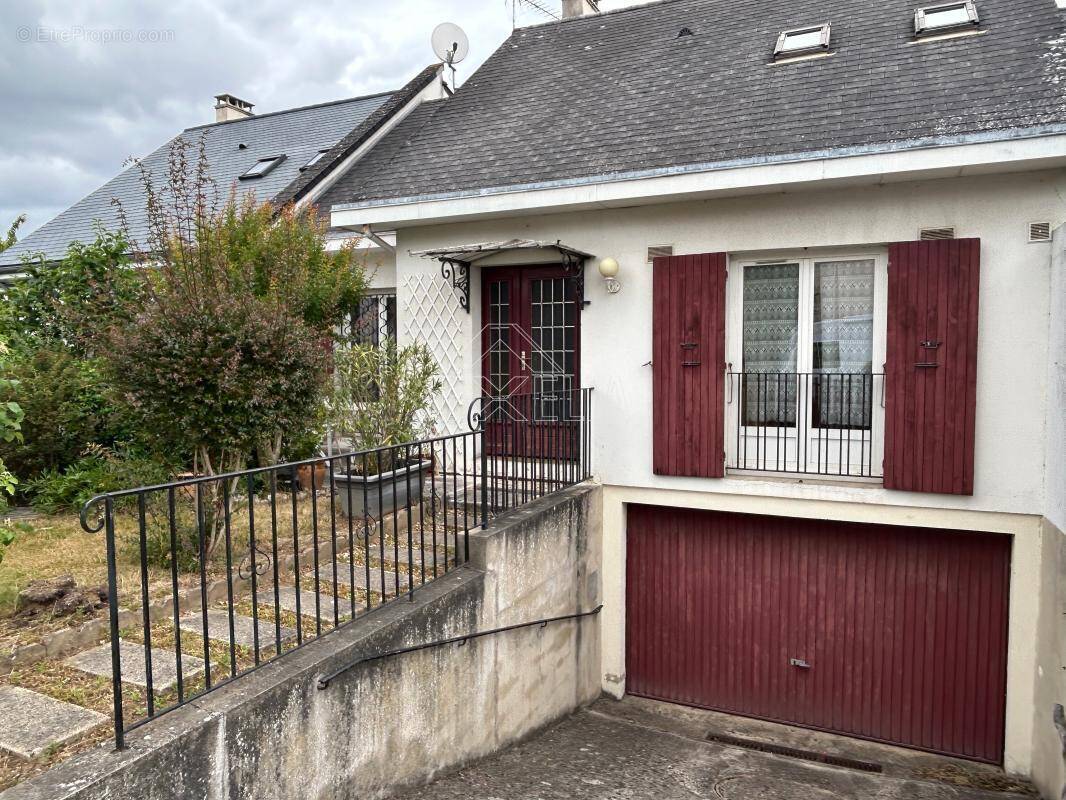 Maison à ROSNY-SUR-SEINE