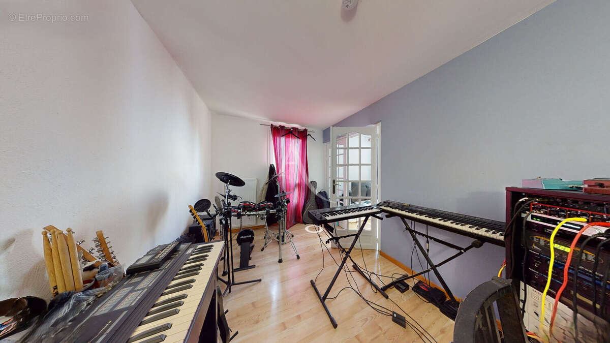 Appartement à COMBS-LA-VILLE