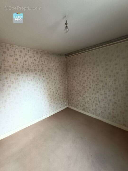 A AZE PROCHE MACON EN BOURGOGNE MAISON 3 PIECES DE 74 M² - Maison à AZE