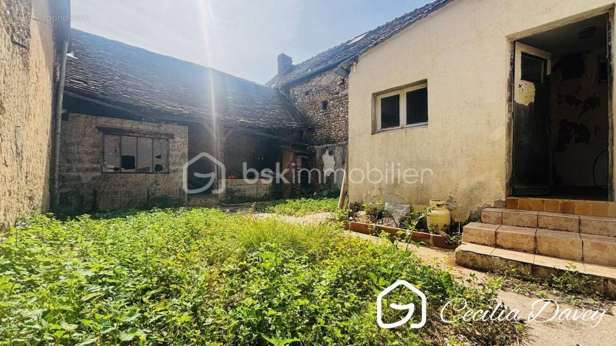 Maison à CERISIERS