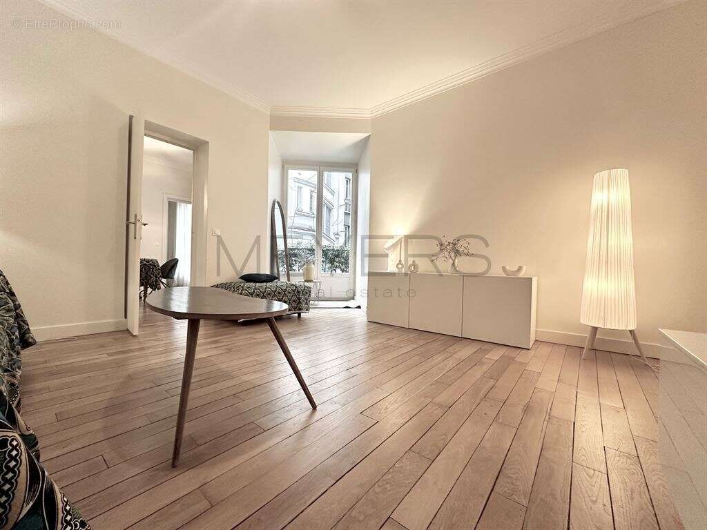 Appartement à NEUILLY-SUR-SEINE