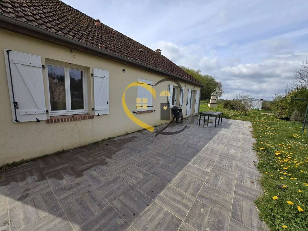 Maison à LES AIX-D'ANGILLON