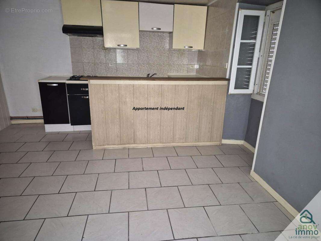 Maison à MONTMOREAU-SAINT-CYBARD