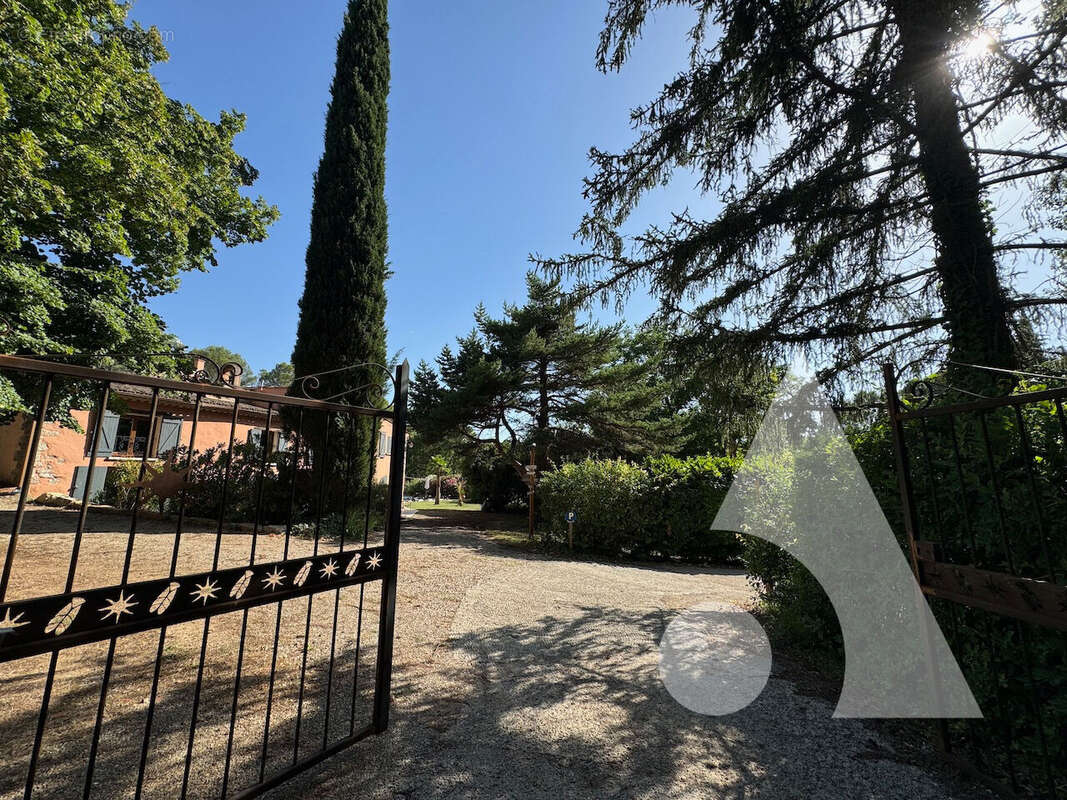 Maison à VILLECROZE