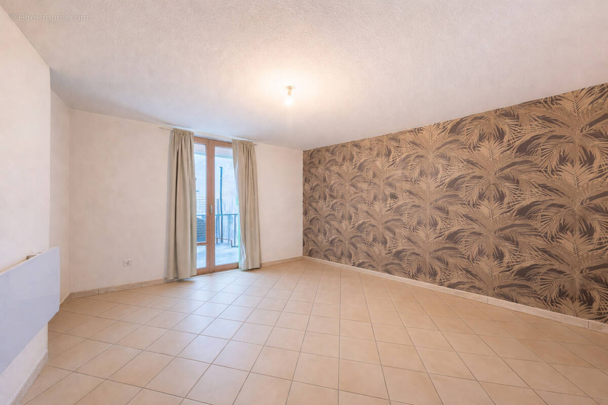 Appartement à COLLONGES-SOUS-SALEVE