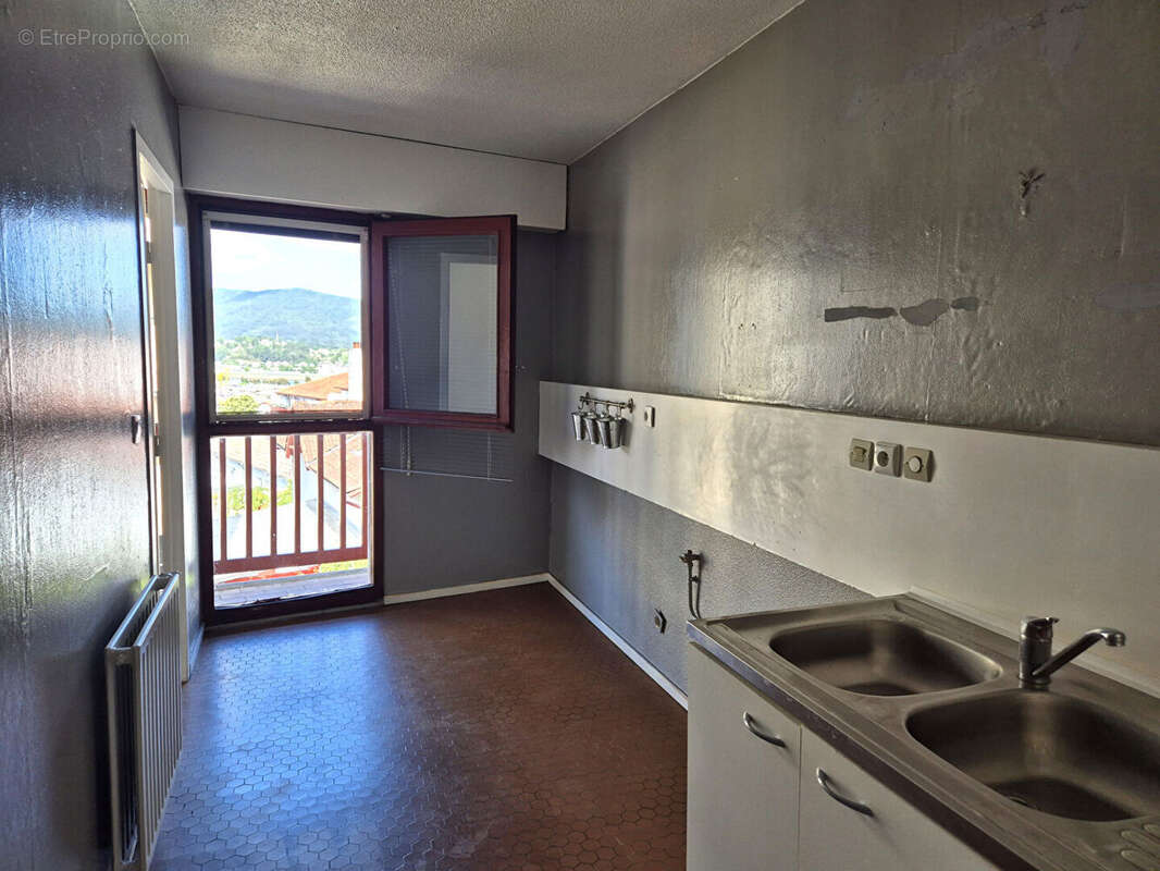 Hendaye centre, grand appartement T3 + garage - photo 6