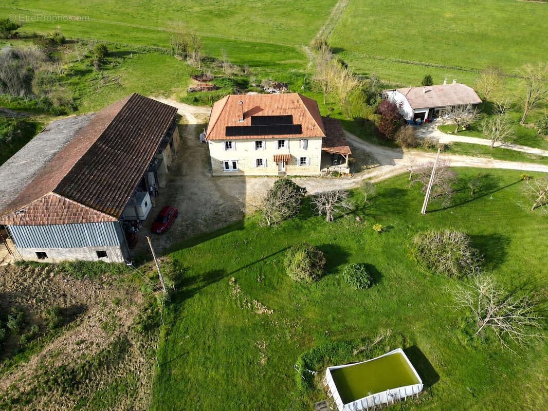 maisons de 315m2  avec 4ha à vendre - photo 2