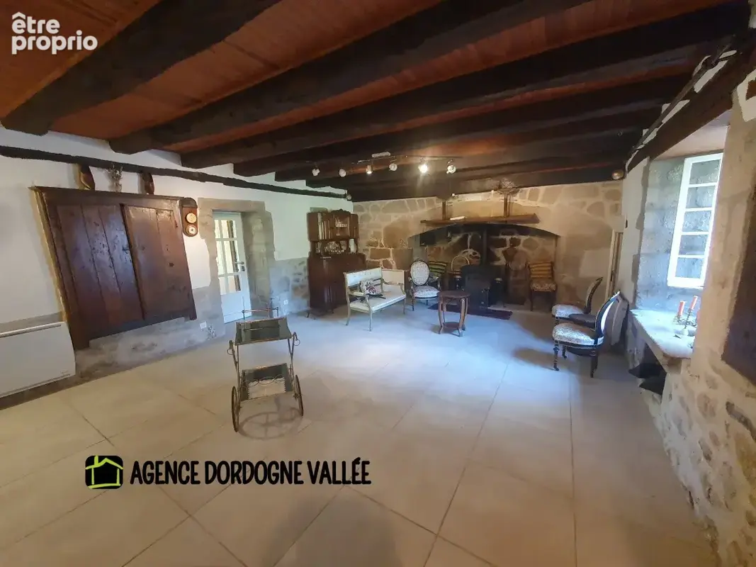 Propriété d'exception en xaintrie, 2,2 ha bois et prés attenants, dépendance ,trés bon état . - photo 4