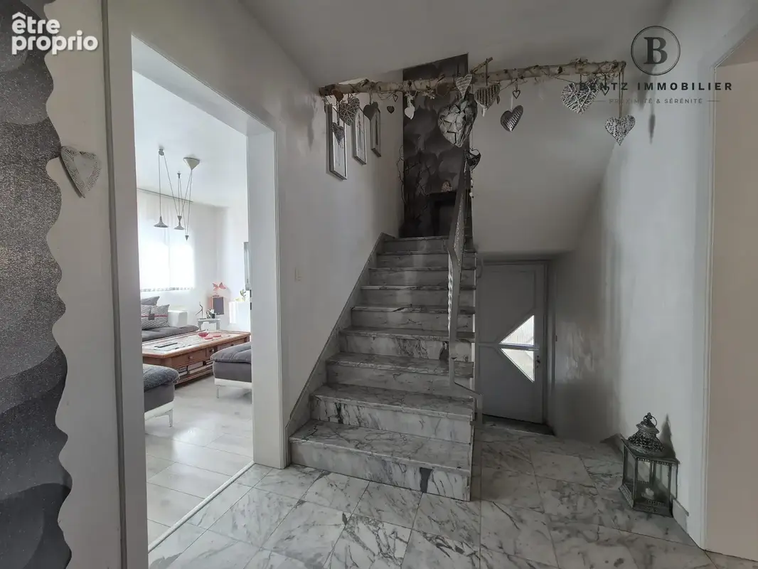 Entrée et accès étage1