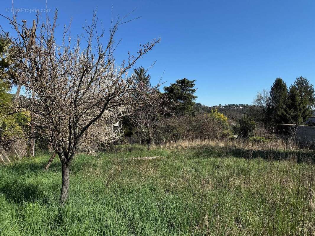   - Terrain à AUBENAS