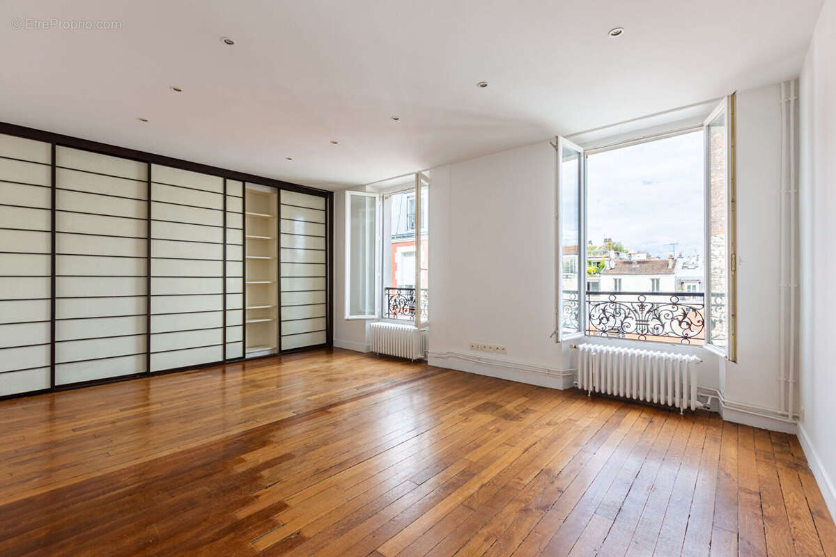 Appartement à PARIS-14E