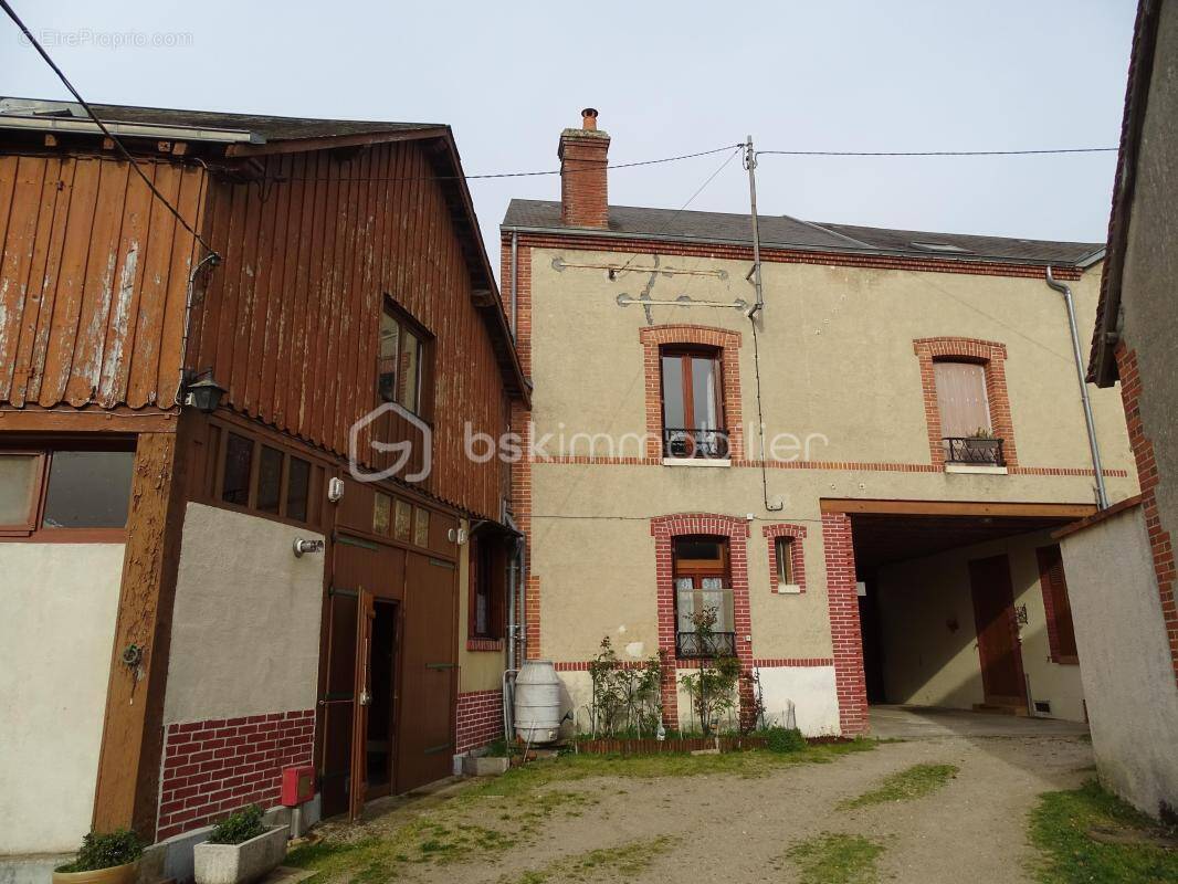 Appartement à COULLONS
