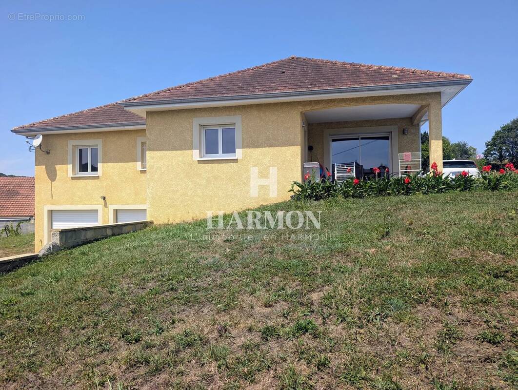 Maison à MOMAS