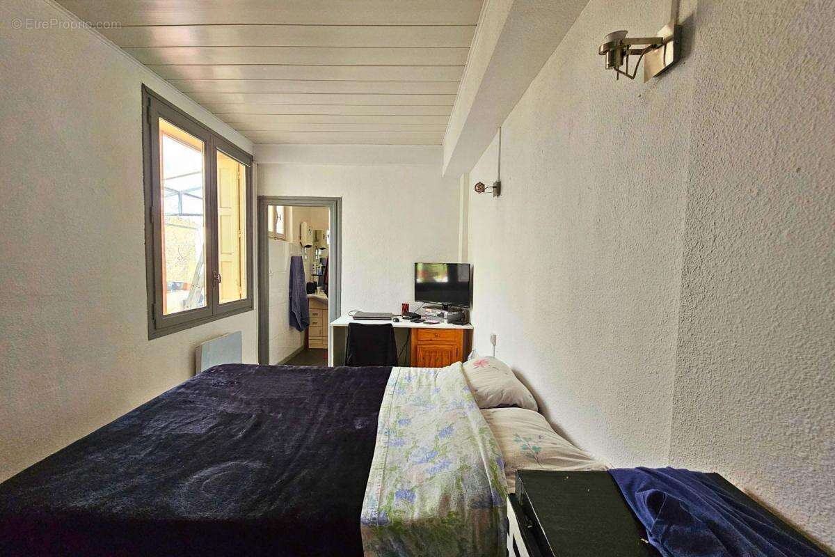 Appartement à REYNES