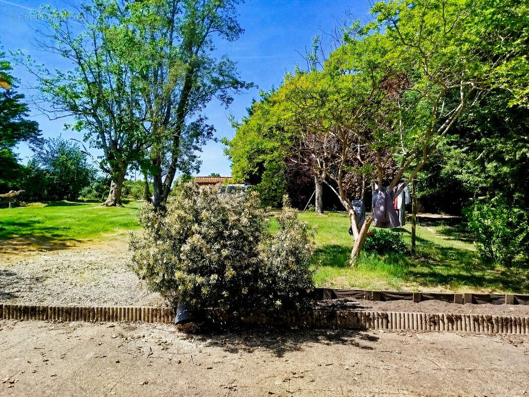 Maison à MASSUGAS