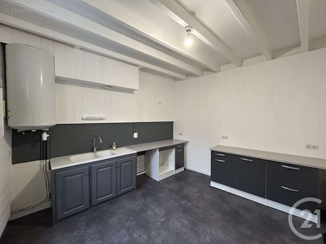 Maison à LA ROCHE-CHALAIS