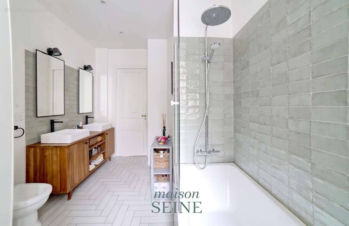 Appartement à NEUILLY-SUR-SEINE